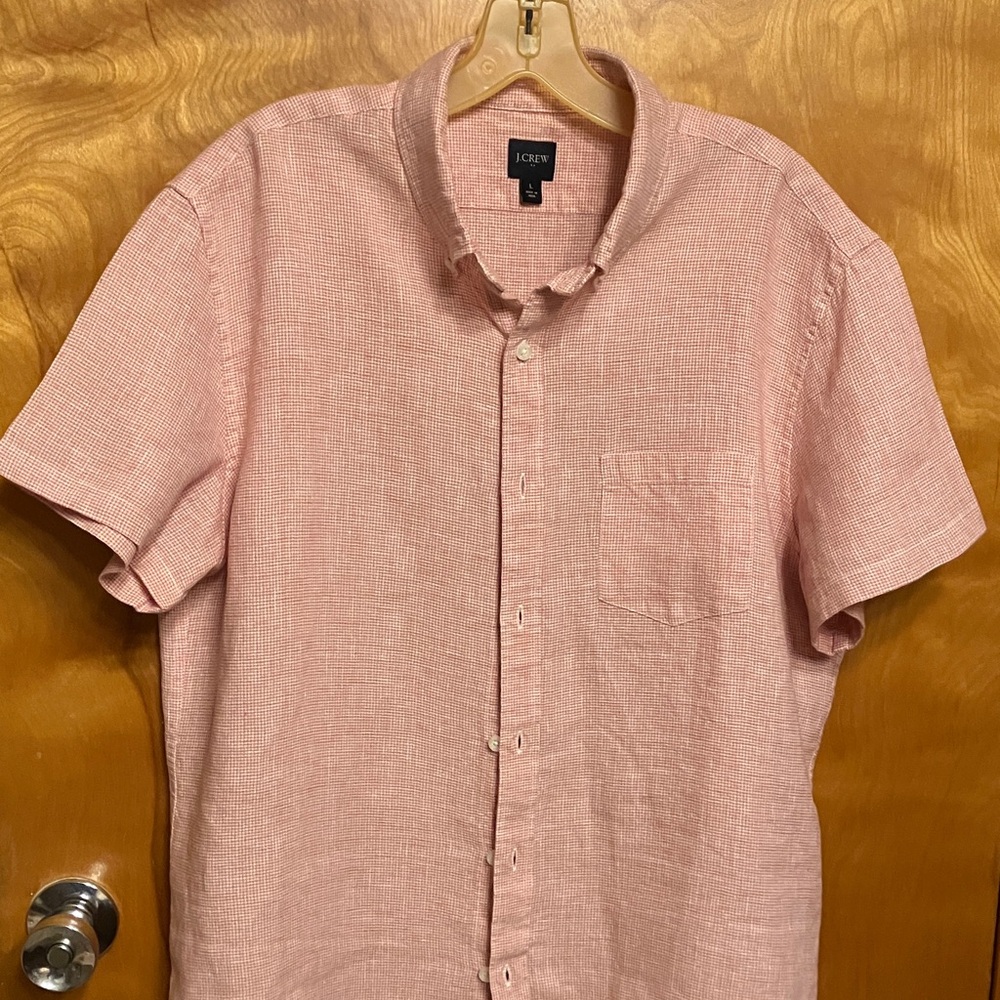 J. CREW. Men's Light Pinkish/Red Casual Button Down Short Sleeve Shirt. Size L